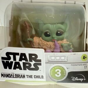 Star Wars The Mandalorian The Child Figure - Green and Tan